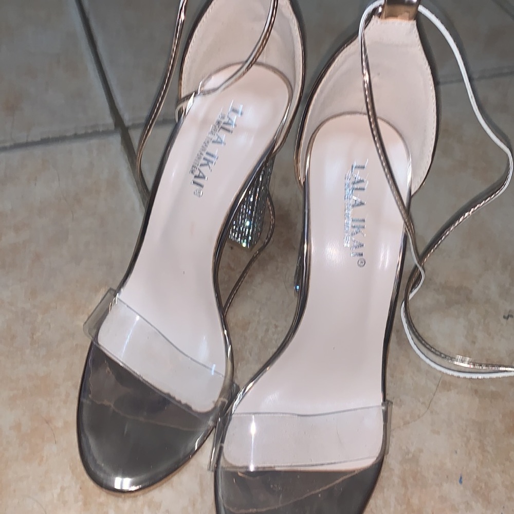 Heels - Picture 4 of 7